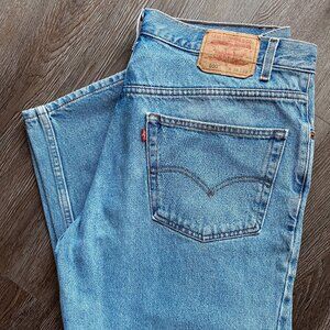 VTG Levi's 550 | W 38 | Light Blue Wash Jeans